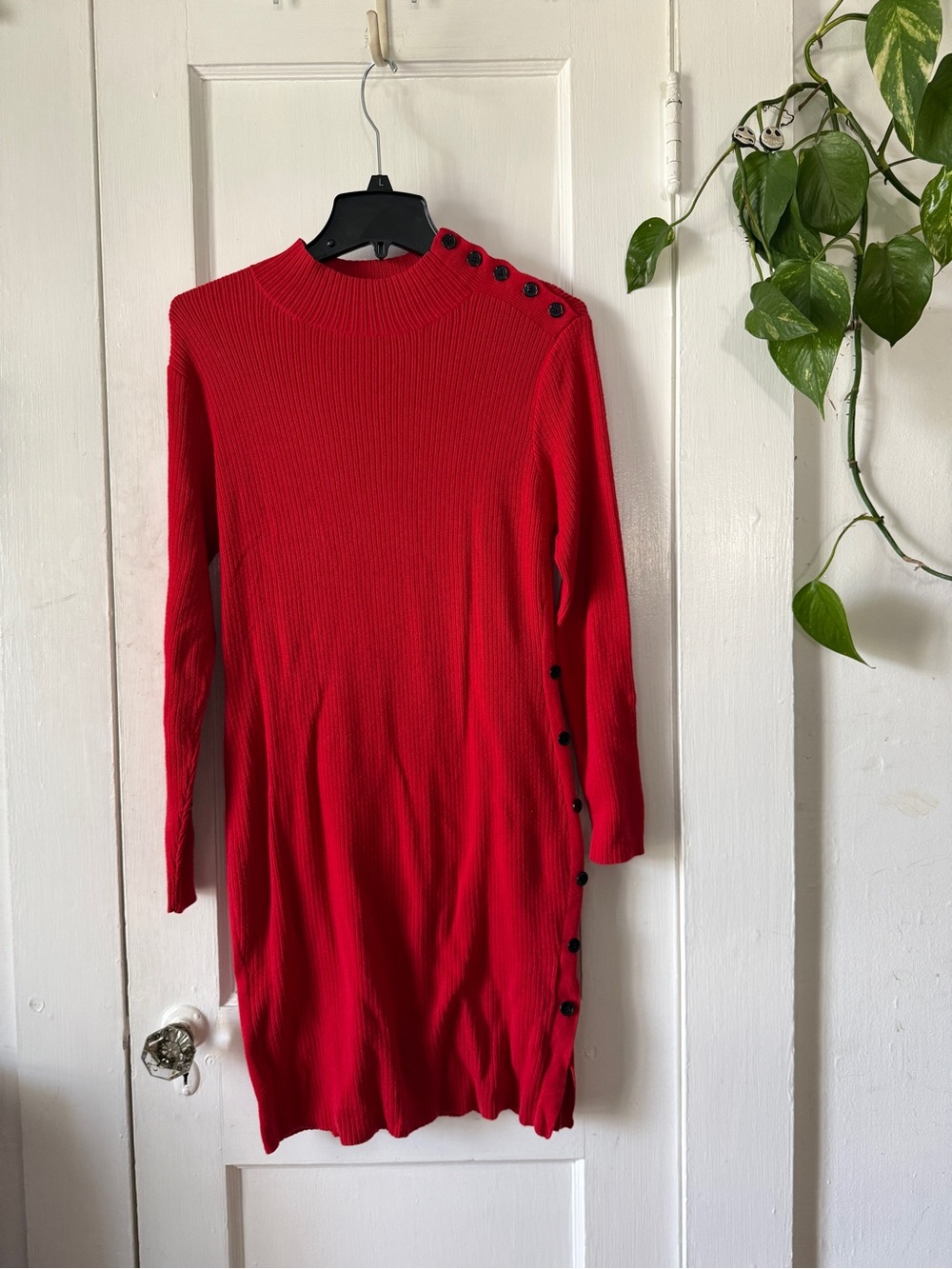 Blushe size M Red Ribbed Long-Sleeve Button-Trim Dress